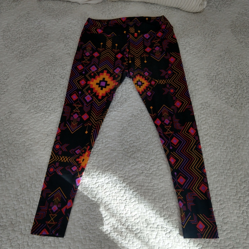 LuLaRoe Tall & Curvy Leggings